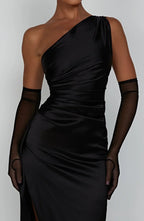 Jurk Satijnen One Shoulder Met Hoge Split En Drapeering
