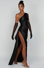 Jurk Satijnen One Shoulder Met Hoge Split En Drapeering