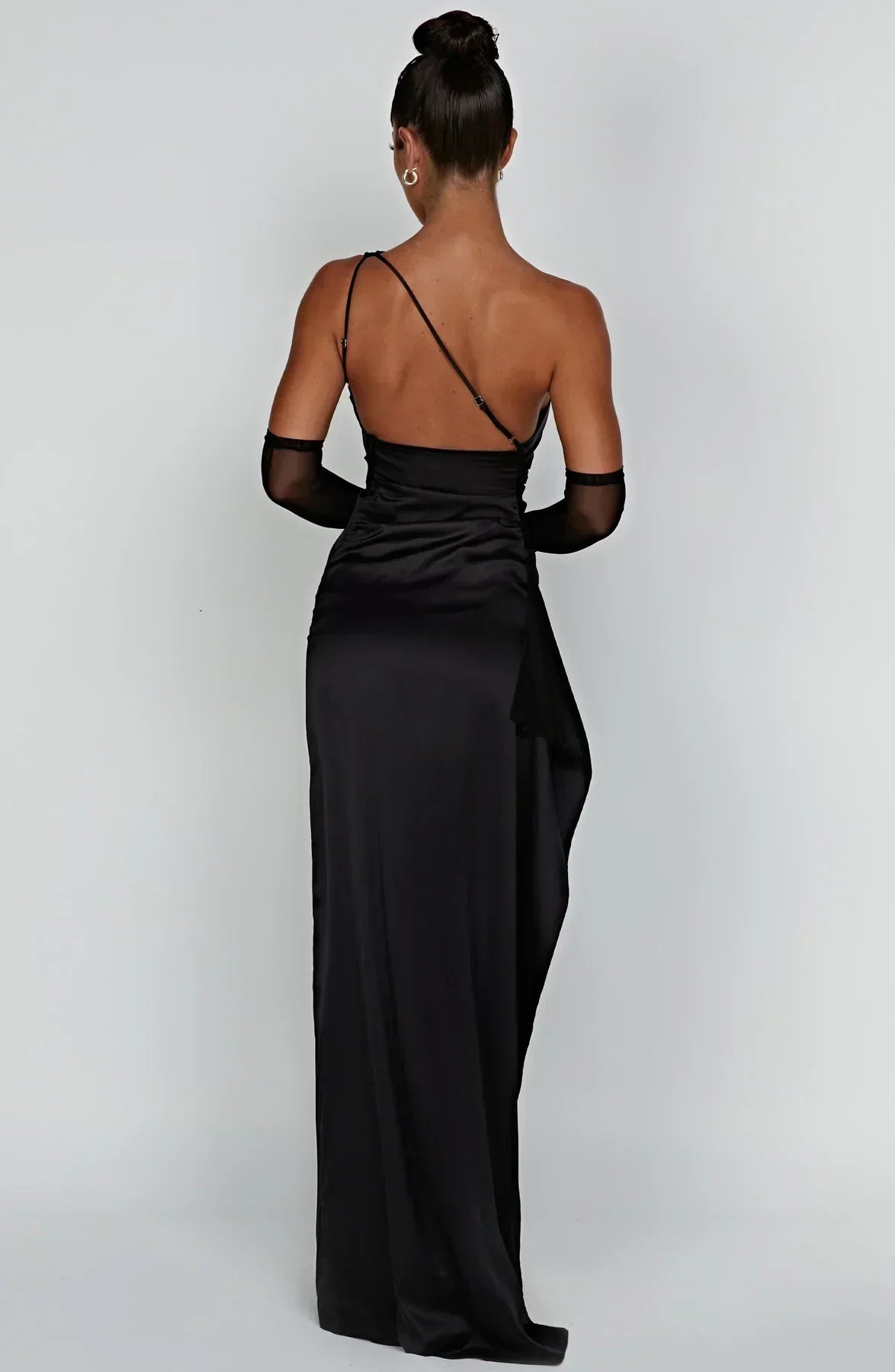 Jurk Satijnen One Shoulder Met Hoge Split En Drapeering