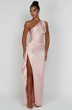 Luxe Satijnen One-Shoulder Splitjurk voor Elegante Avonden en Gala's met Luxe Satijn, Asymmetrisch Schouderontwerp en Hoge Split voor Flatterende Pasvorm
