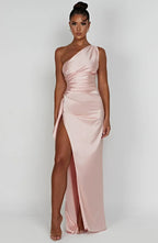 Luxe Satijnen One-Shoulder Splitjurk voor Elegante Avonden en Gala's met Luxe Satijn, Asymmetrisch Schouderontwerp en Hoge Split voor Flatterende Pasvorm