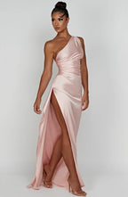 Jurk Satijnen One Shoulder Met Hoge Split En Drapeering