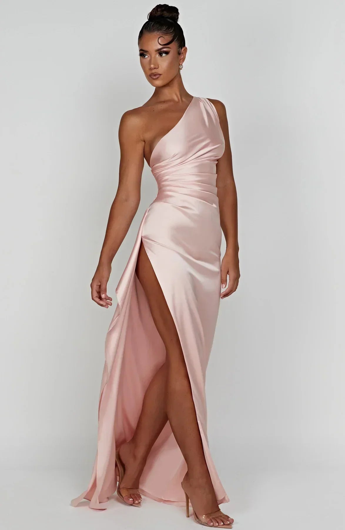 Jurk Satijnen One Shoulder Met Hoge Split En Drapeering