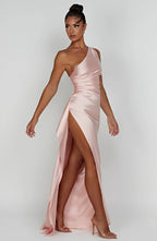 Jurk Satijnen One Shoulder Met Hoge Split En Drapeering