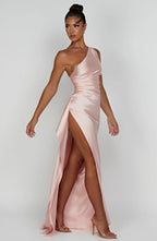 Luxe Satijnen One-Shoulder Splitjurk voor Elegante Avonden en Gala's met Luxe Satijn, Asymmetrisch Schouderontwerp en Hoge Split voor Flatterende Pasvorm