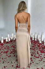 Luxe Satijnen One-Shoulder Splitjurk voor Elegante Avonden en Gala's met Luxe Satijn, Asymmetrisch Schouderontwerp en Hoge Split voor Flatterende Pasvorm