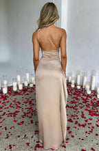 Jurk Satijnen One Shoulder Met Hoge Split En Drapeering