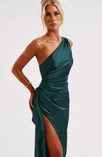 Jurk Satijnen One Shoulder Met Hoge Split En Drapeering