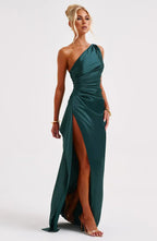 Luxe Satijnen One-Shoulder Splitjurk voor Elegante Avonden en Gala's met Luxe Satijn, Asymmetrisch Schouderontwerp en Hoge Split voor Flatterende Pasvorm