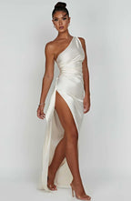 Jurk Satijnen One Shoulder Met Hoge Split En Drapeering