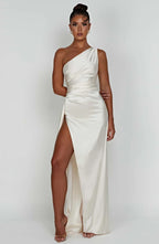 Jurk Satijnen One Shoulder Met Hoge Split En Drapeering