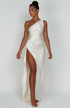 Jurk Satijnen One Shoulder Met Hoge Split En Drapeering