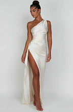 Jurk Satijnen One Shoulder Met Hoge Split En Drapeering