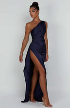 Jurk Satijnen One Shoulder Met Hoge Split En Drapeering
