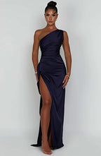 Luxe Satijnen One-Shoulder Splitjurk voor Elegante Avonden en Gala's met Luxe Satijn, Asymmetrisch Schouderontwerp en Hoge Split voor Flatterende Pasvorm
