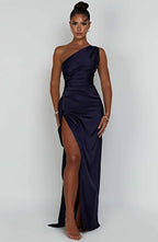 Jurk Satijnen One Shoulder Met Hoge Split En Drapeering