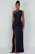 Jurk Satijnen One Shoulder Met Hoge Split En Drapeering
