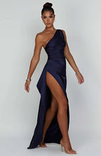 Jurk Satijnen One Shoulder Met Hoge Split En Drapeering