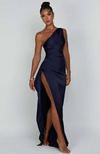 Jurk Satijnen One Shoulder Met Hoge Split En Drapeering