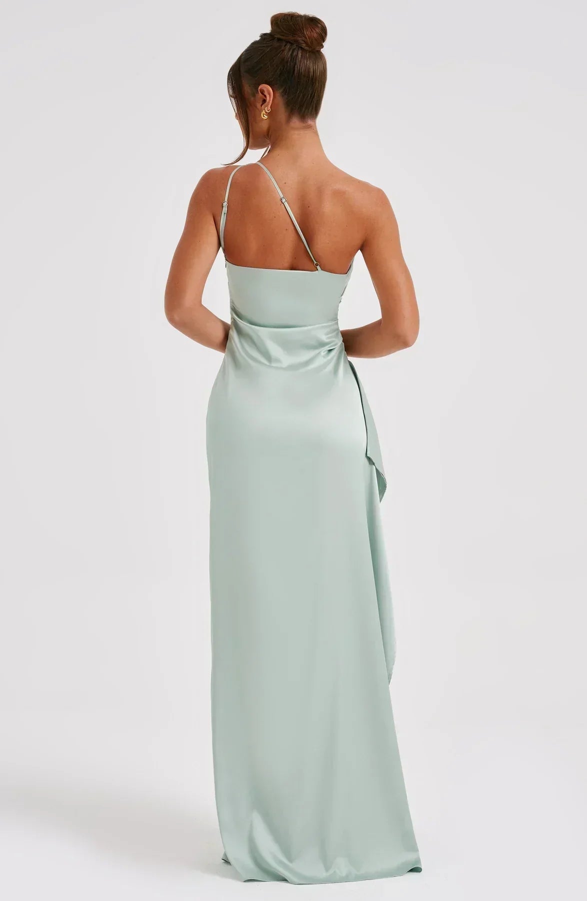 Jurk Satijnen One Shoulder Met Hoge Split En Drapeering