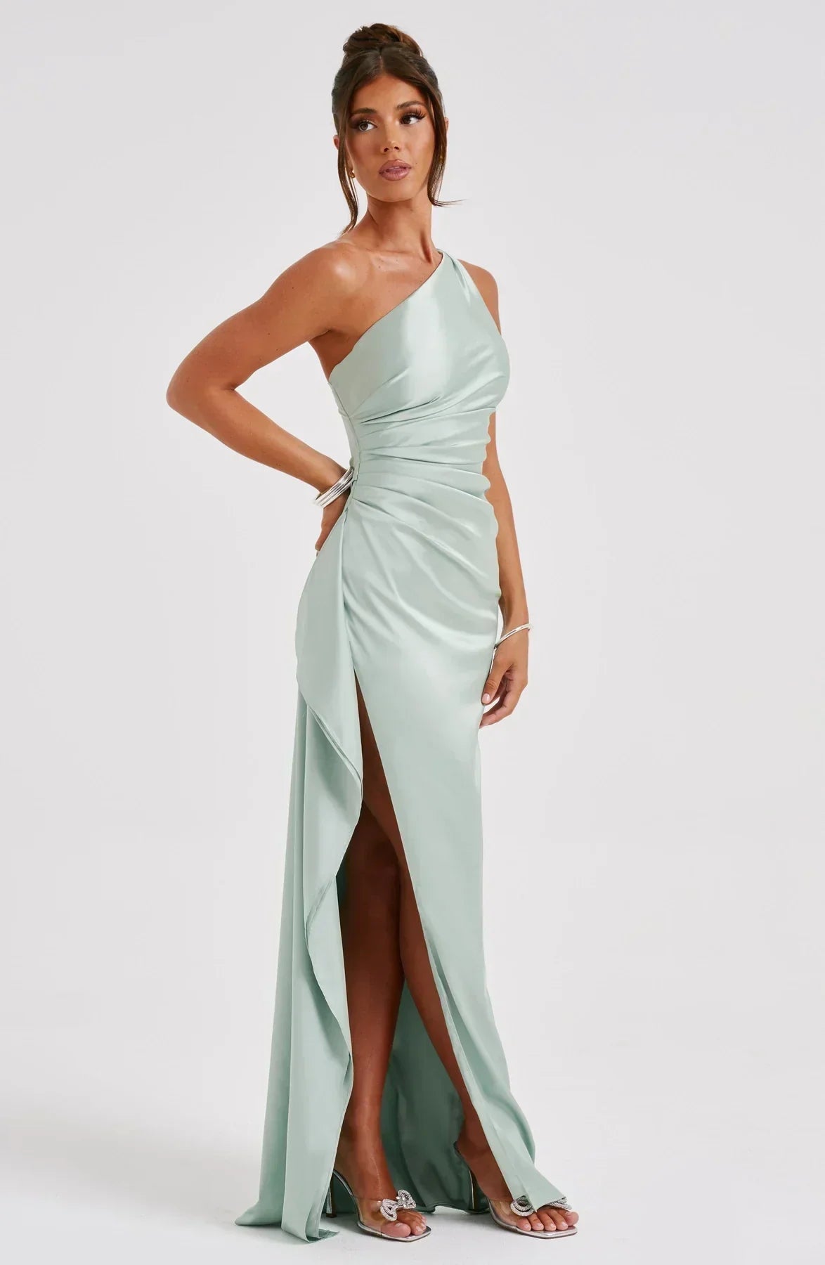 Jurk Satijnen One Shoulder Met Hoge Split En Drapeering