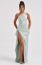 Jurk Satijnen One Shoulder Met Hoge Split En Drapeering