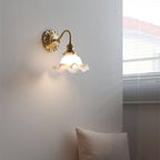 Wandlamp Messing En Glas Met Gebogen Zwanenhalsarm Stijlvol
