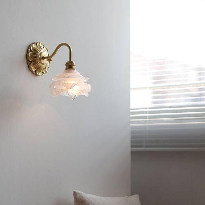 Wandlamp Messing En Glas Met Gebogen Zwanenhalsarm Stijlvol