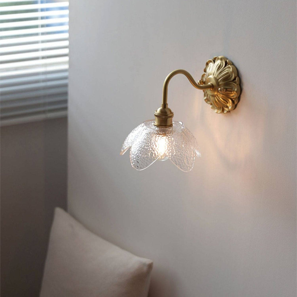 Wandlamp Messing En Glas Met Gebogen Zwanenhalsarm Stijlvol