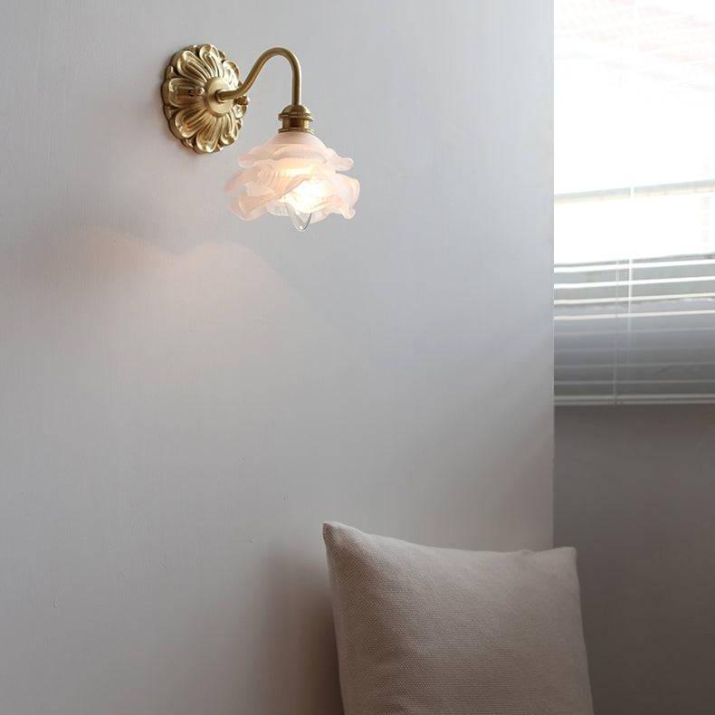 Wandlamp Messing En Glas Met Gebogen Zwanenhalsarm Stijlvol