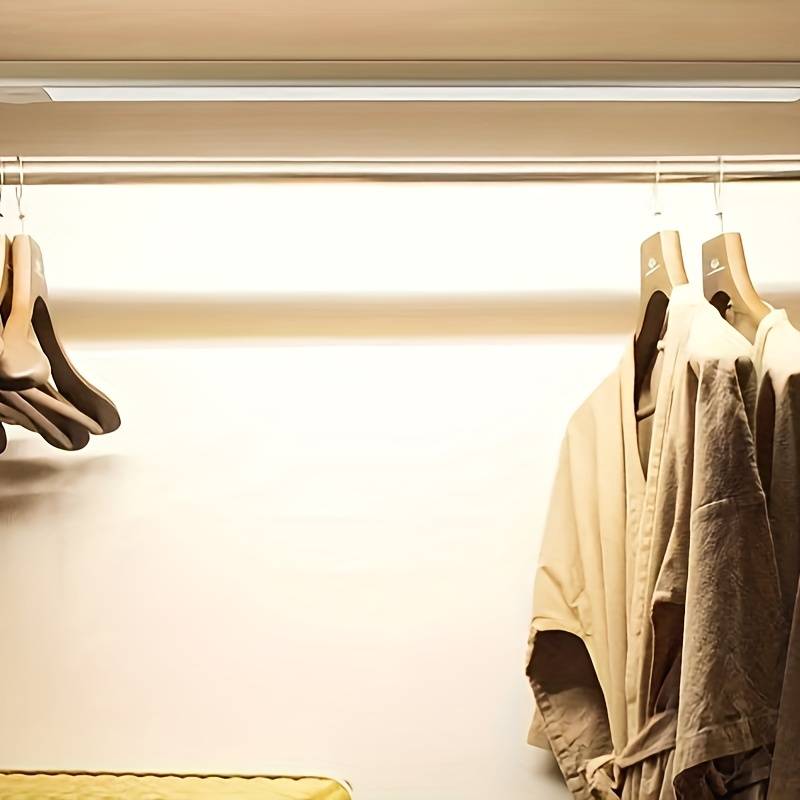 EasyStick Motion Light - bevestigbare lamp voor kledingkast en kasten, keuken en omgeving
