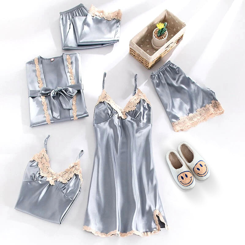 Esmee's Luxe Satijnen Pyjama Set - Vijfdelige Nachtkleding met Kant