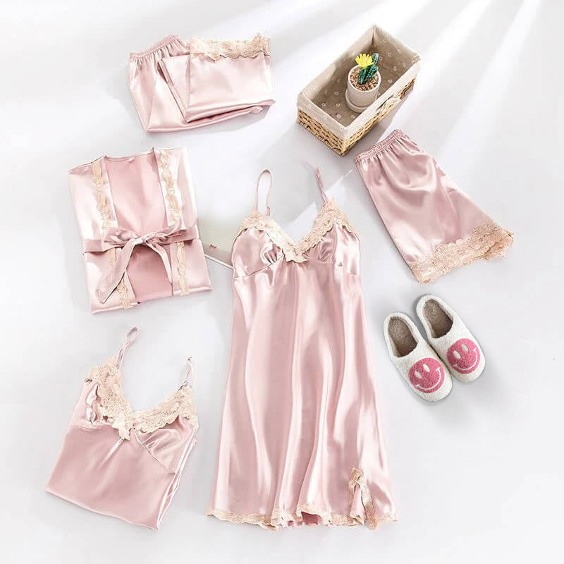 Esmee's Luxe Satijnen Pyjama Set - Vijfdelige Nachtkleding met Kant