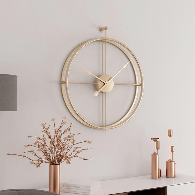 Gouden Scarlett Minimalistische Wandklok voor Modern Interieur