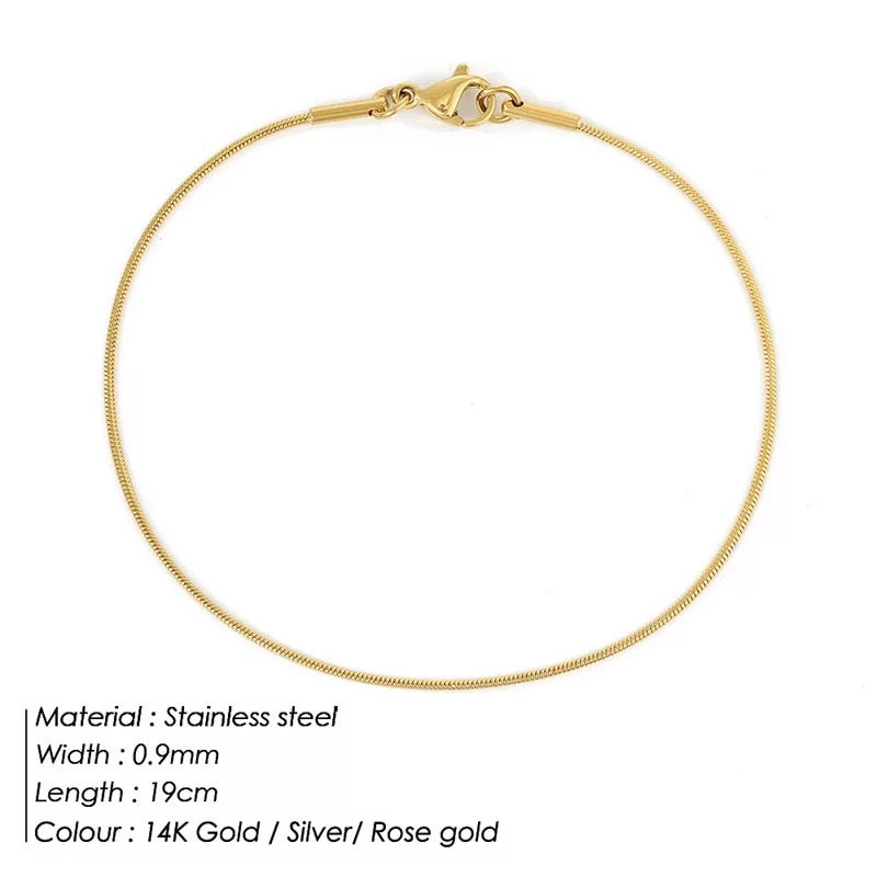 Minimalistisch Bändchen Armband met Slangen Sluiting in Goud en Zilver Hoogwaardige Materialen en Elegant Design voor Elke Gelegenheid