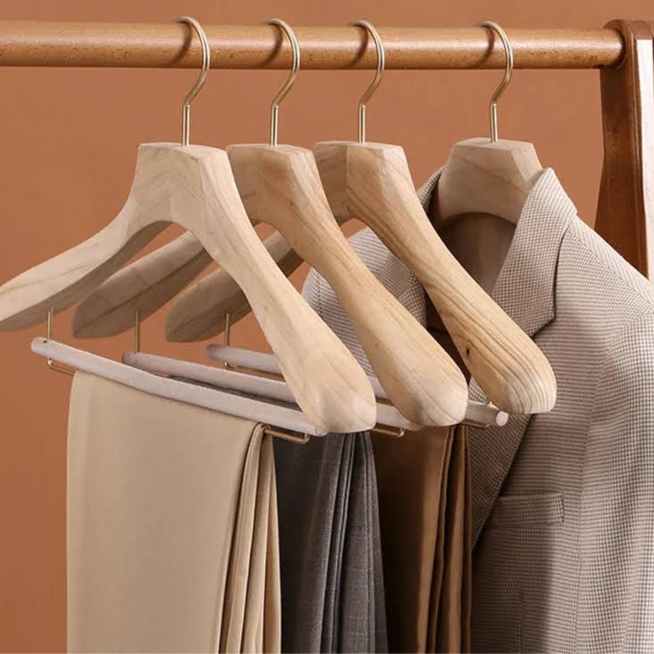 Aurora Houten Hangers met Brede Schouders L-39cm H-24cm (2 stuks)