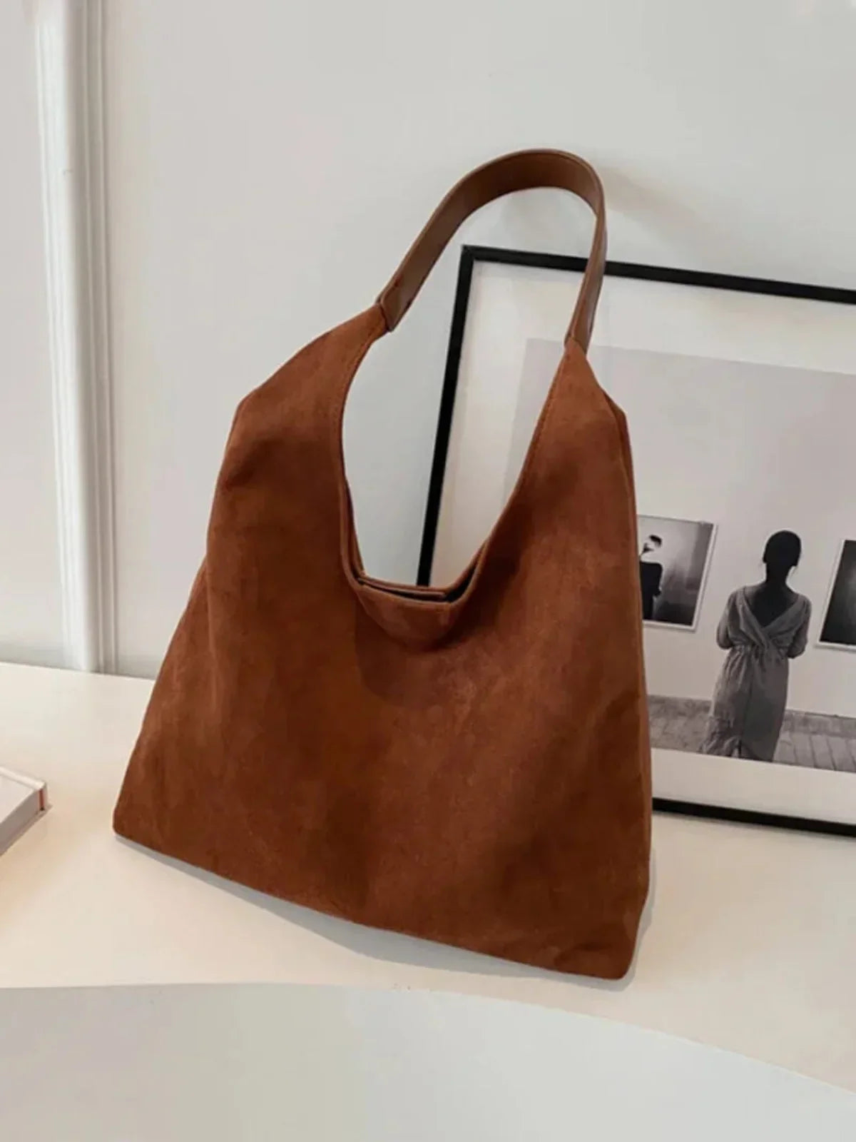 Retro Suède Grote Capaciteit Schoudertas voor Dames en Stijlvolle Accessoires in Retro en Veelzijdig Design