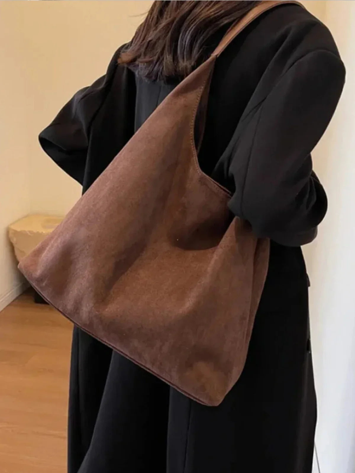 Retro Suède Grote Capaciteit Schoudertas voor Dames en Stijlvolle Accessoires in Retro en Veelzijdig Design