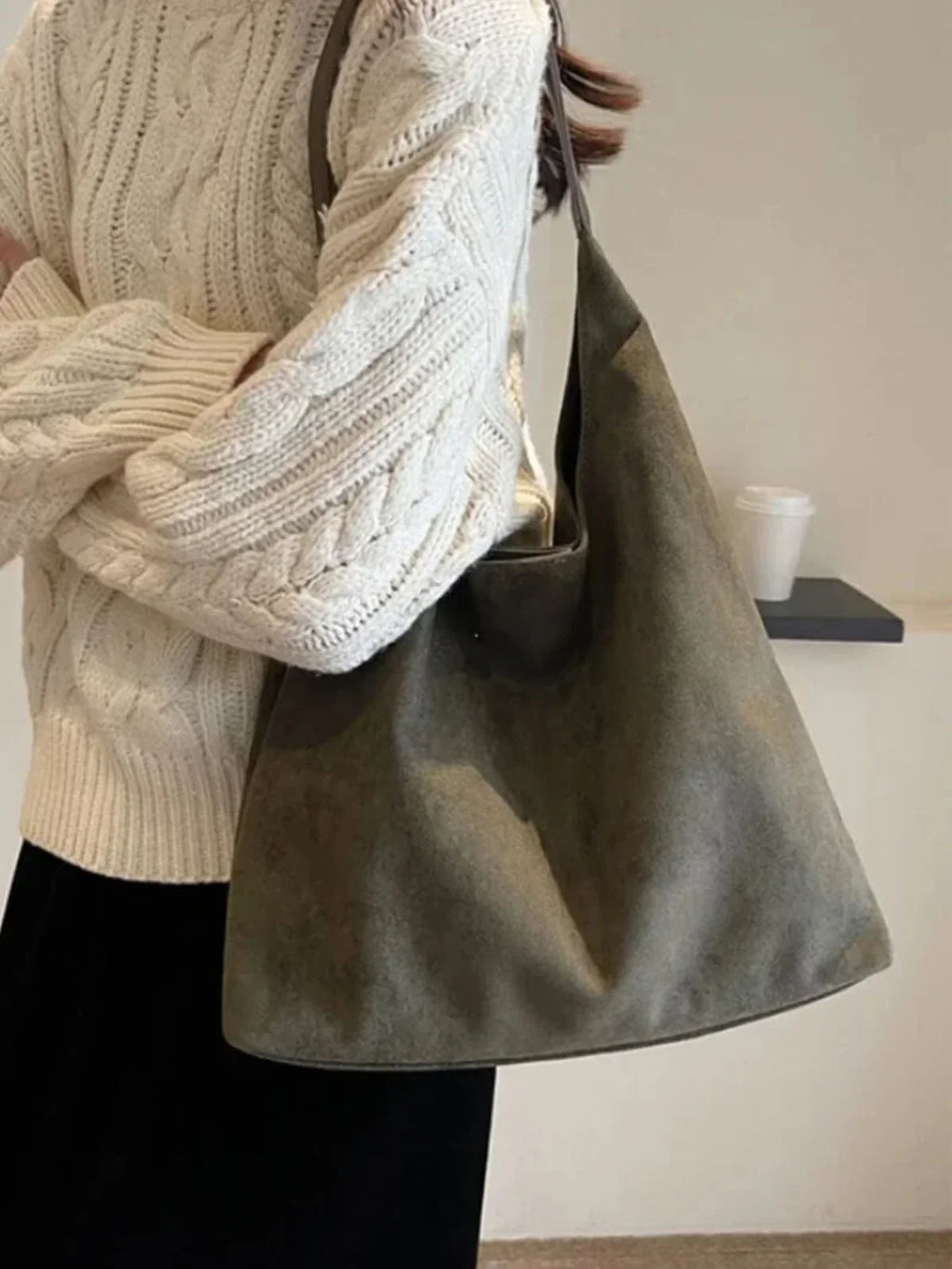 Retro Suède Grote Capaciteit Schoudertas voor Dames en Stijlvolle Accessoires in Retro en Veelzijdig Design