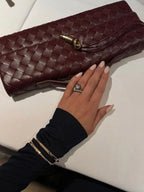 Stedelijke Crossbody Geweven Schoudertas van Faux Leer met Gouden Sluiting voor Casual en Formele Gelegenheden