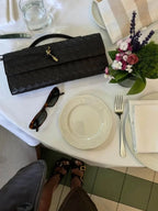Stedelijke Crossbody Geweven Schoudertas van Faux Leer met Gouden Sluiting voor Casual en Formele Gelegenheden