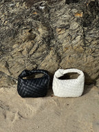 Vlechtknoop Neplederen Mini Tas Met Geweven Ontwerp En Gedraaide Handgreep Voor Elegante En Moderne Stijl