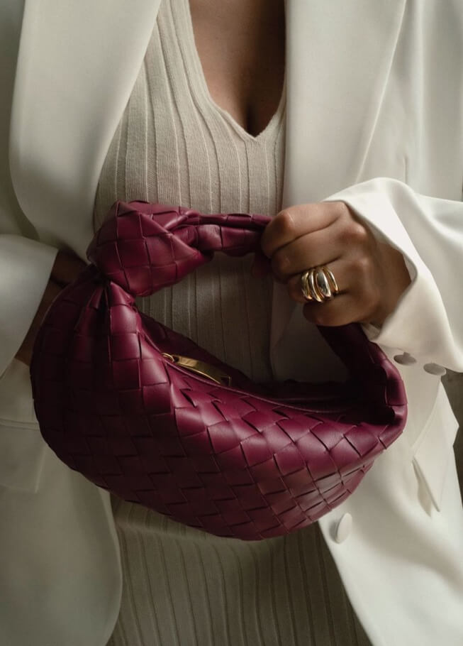 Vlechtknoop Neplederen Mini Tas Met Geweven Ontwerp En Gedraaide Handgreep Voor Elegante En Moderne Stijl