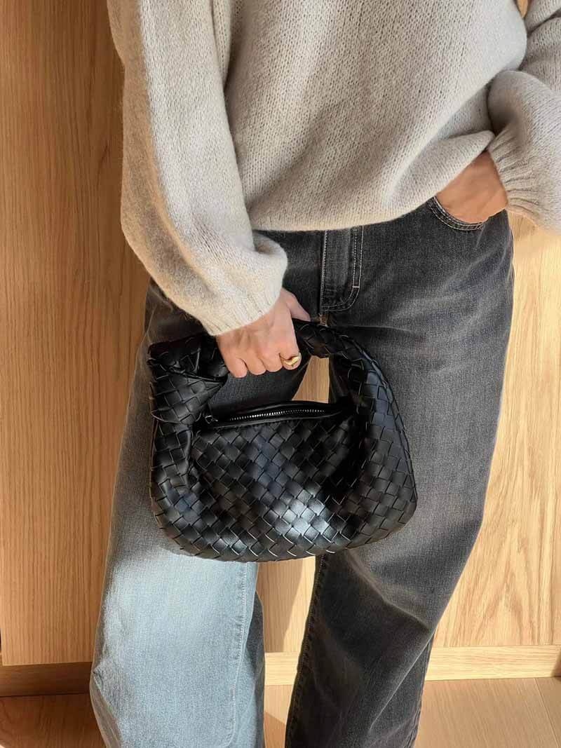 Vlechtknoop Neplederen Mini Tas Met Geweven Ontwerp En Gedraaide Handgreep Voor Elegante En Moderne Stijl