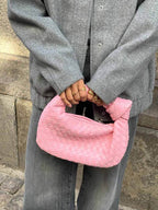 Vlechtknoop Neplederen Mini Tas Met Geweven Ontwerp En Gedraaide Handgreep Voor Elegante En Moderne Stijl