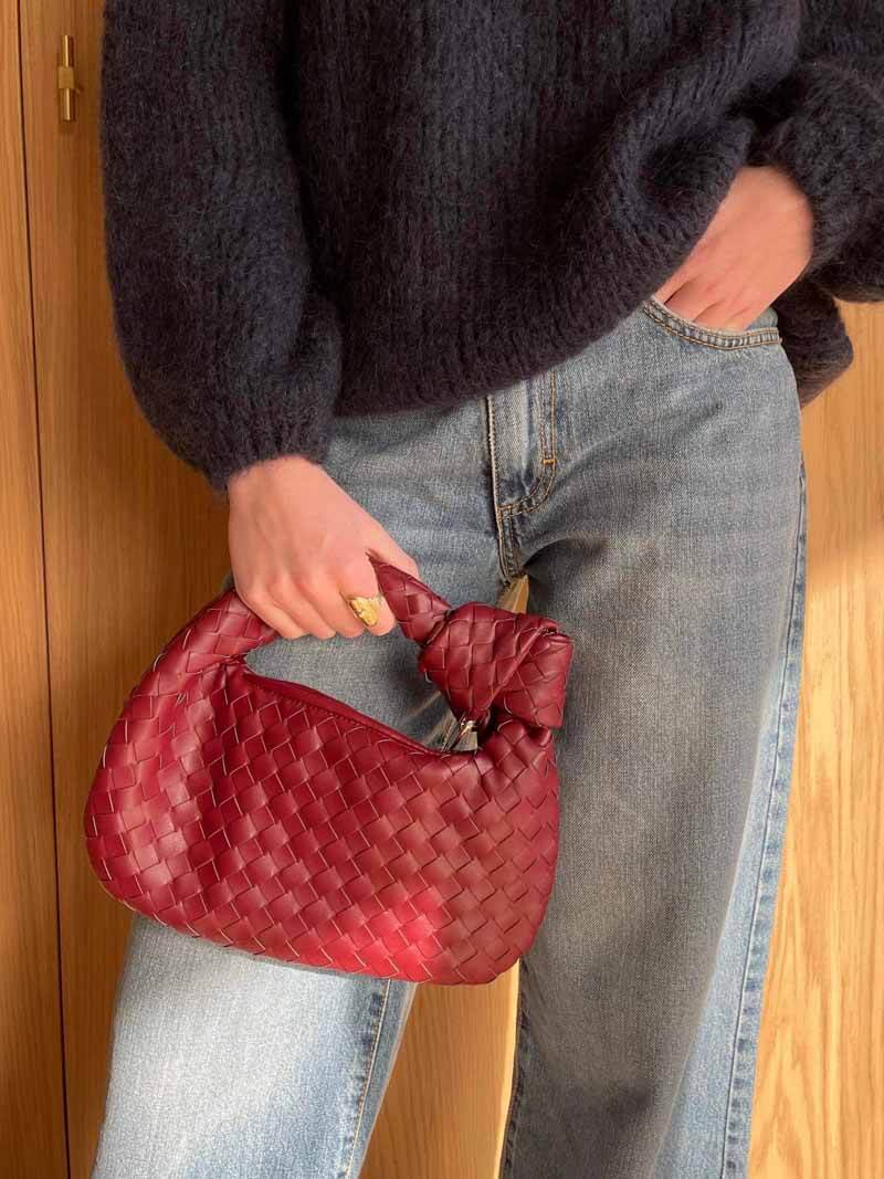 Vlechtknoop Neplederen Mini Tas Met Geweven Ontwerp En Gedraaide Handgreep Voor Elegante En Moderne Stijl