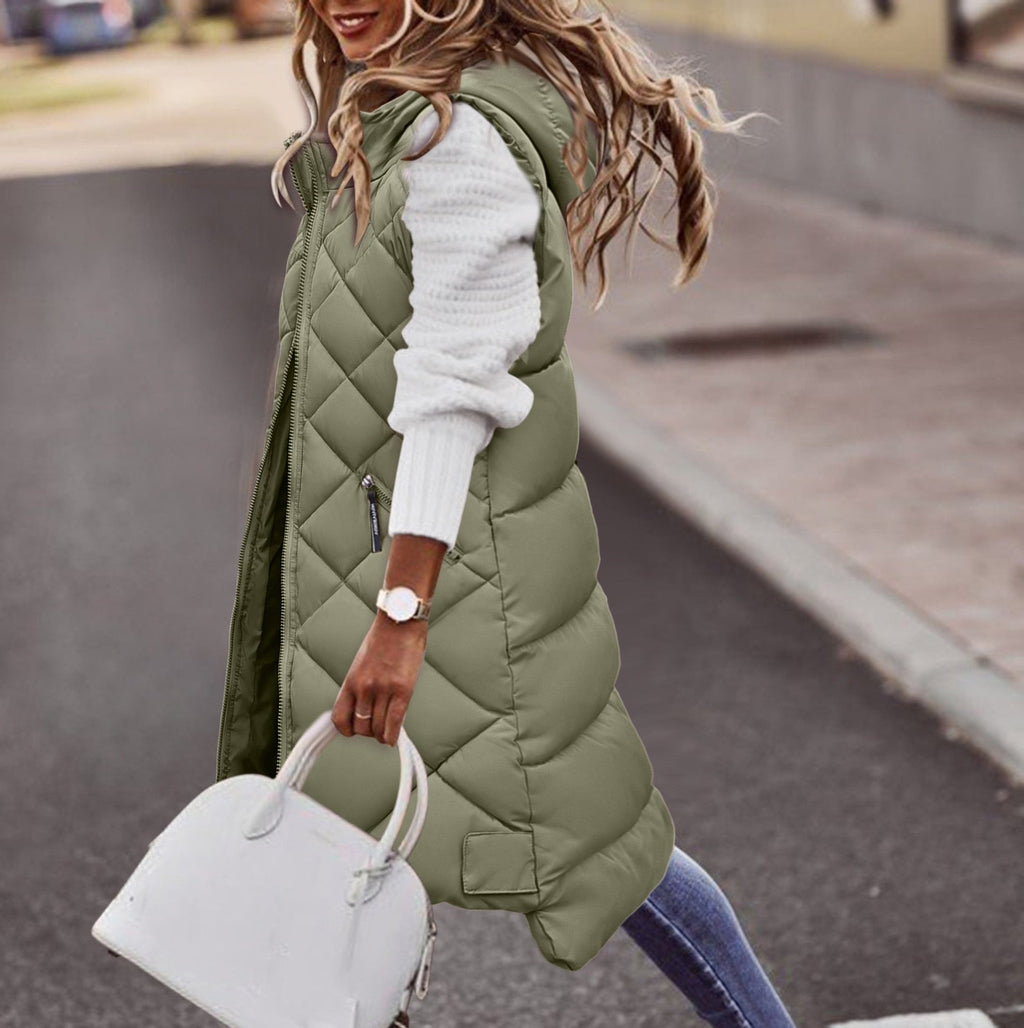 Loavies | Lange Puffer stijl bodywarmer met capuchon voor dames in de kleur Bruin voor dames in Outdoor stijl ideaal voor de herfst.