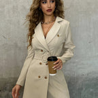 Trenchcoat Reverskraag 100 Polyestervezels Met Knoopdetails - Trenchcoat