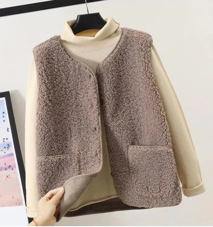 Dione Pluche Vest