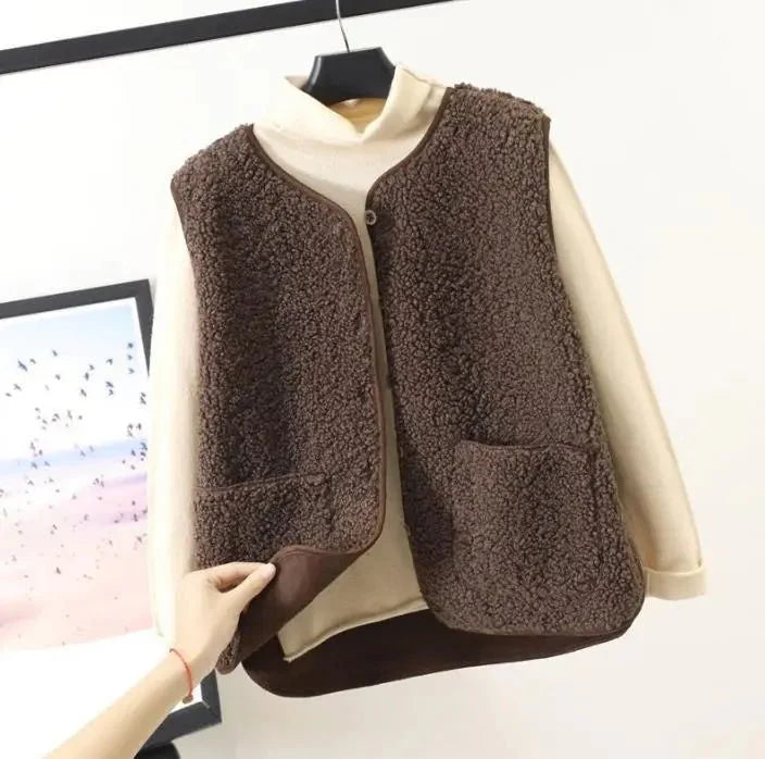 Dione Pluche Vest